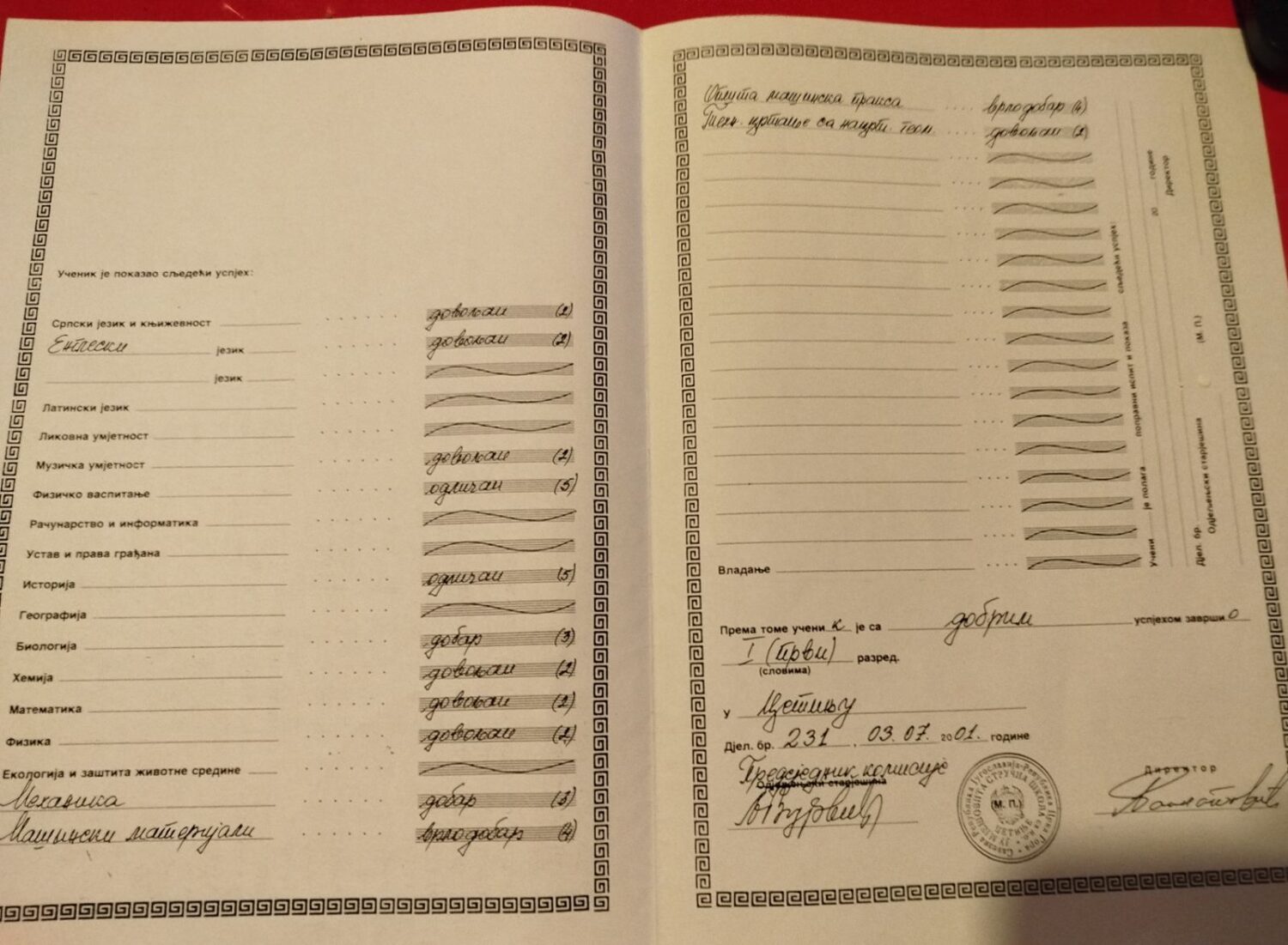 Svjedočanstvo o završnom I razredu srednje mješovite škole iz 2001.godine, sa prosječnom ocjenom 2,9.